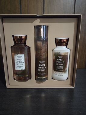 Bath & Body Works Holiday Gift Bag Warm Vanilla Sugar